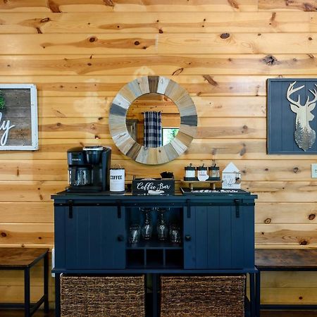 Hickory Bear - Cabin Surrounded By Pines, Sleeps 10, Hot Tub, Fire Pit, Arcade, Foosball Table & Deck Slide Брокен-Боу Экстерьер фото