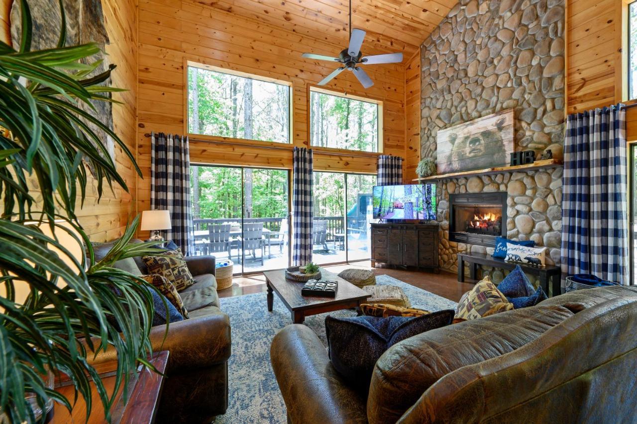 Hickory Bear - Cabin Surrounded By Pines, Sleeps 10, Hot Tub, Fire Pit, Arcade, Foosball Table & Deck Slide Брокен-Боу Экстерьер фото