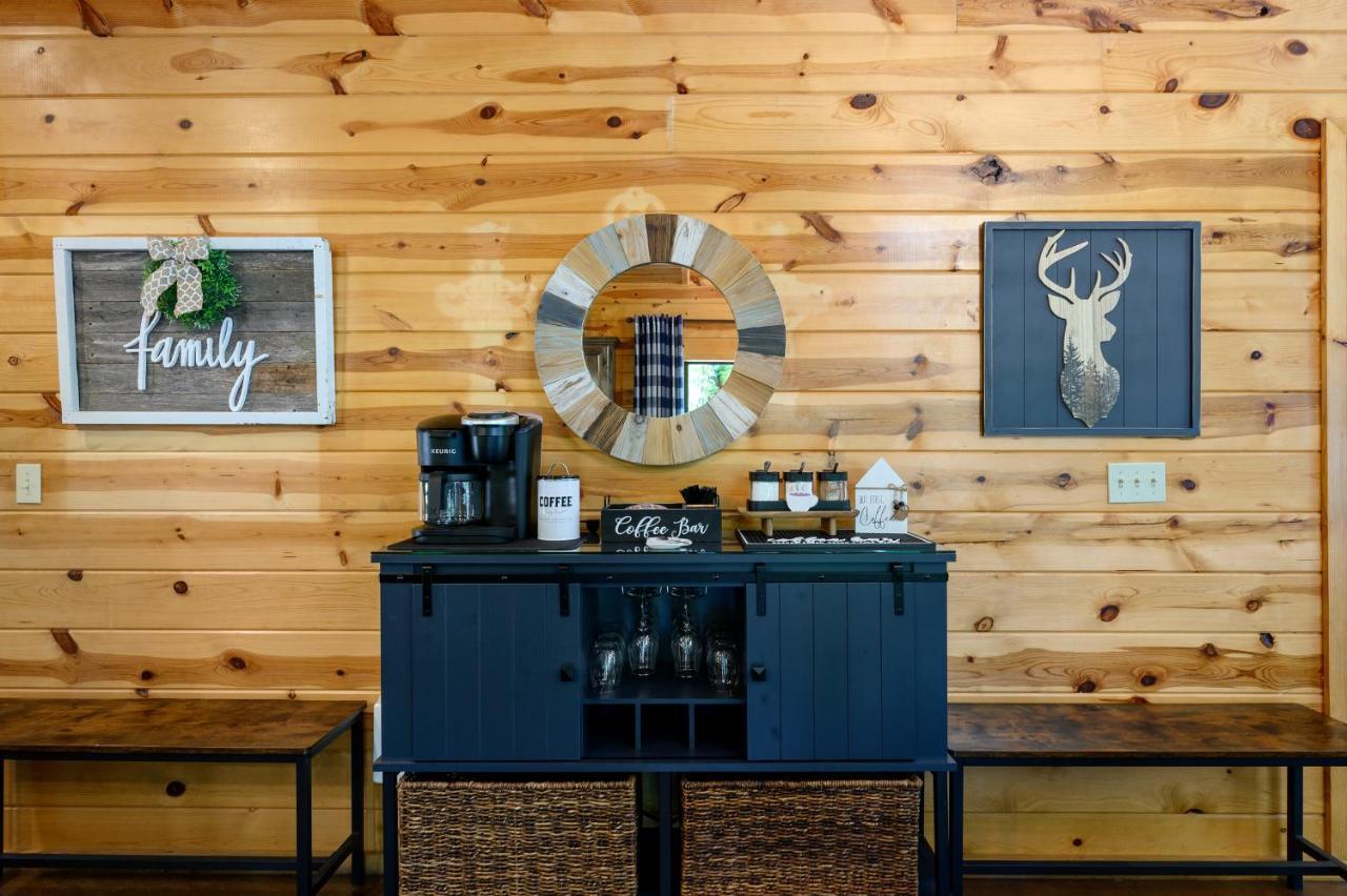 Hickory Bear - Cabin Surrounded By Pines, Sleeps 10, Hot Tub, Fire Pit, Arcade, Foosball Table & Deck Slide Брокен-Боу Экстерьер фото