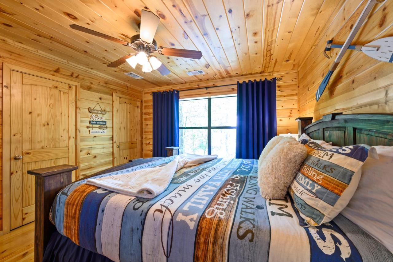 Hickory Bear - Cabin Surrounded By Pines, Sleeps 10, Hot Tub, Fire Pit, Arcade, Foosball Table & Deck Slide Брокен-Боу Экстерьер фото