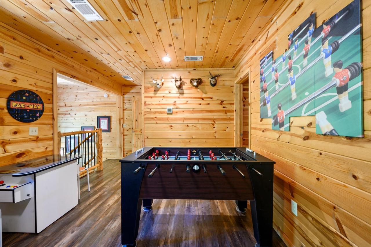 Hickory Bear - Cabin Surrounded By Pines, Sleeps 10, Hot Tub, Fire Pit, Arcade, Foosball Table & Deck Slide Брокен-Боу Экстерьер фото