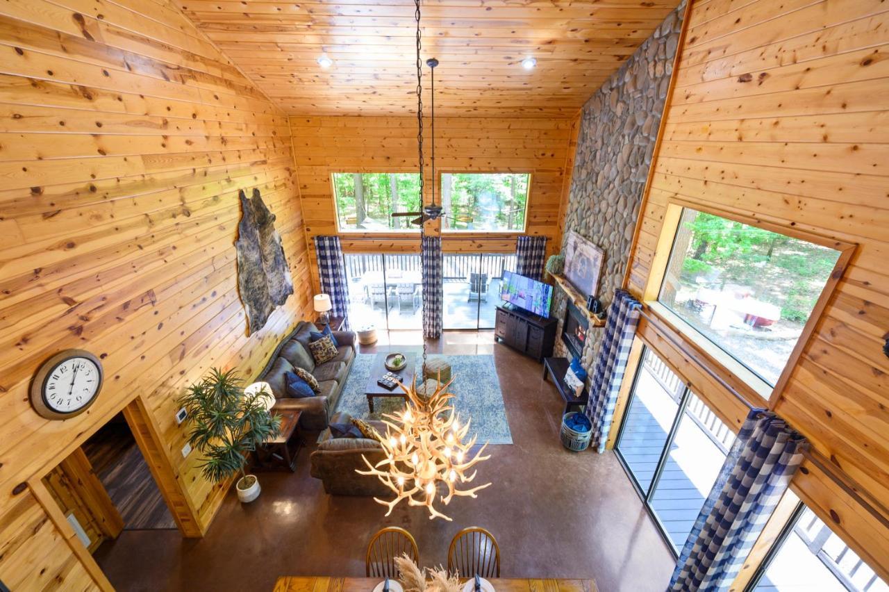 Hickory Bear - Cabin Surrounded By Pines, Sleeps 10, Hot Tub, Fire Pit, Arcade, Foosball Table & Deck Slide Брокен-Боу Экстерьер фото