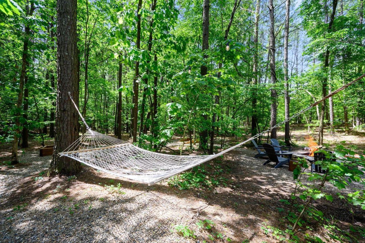 Hickory Bear - Cabin Surrounded By Pines, Sleeps 10, Hot Tub, Fire Pit, Arcade, Foosball Table & Deck Slide Брокен-Боу Экстерьер фото