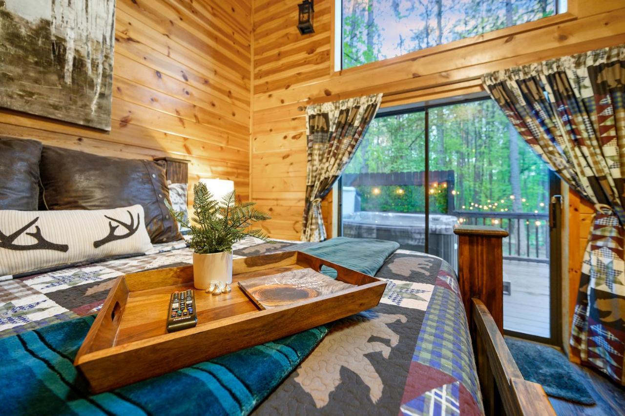 Hickory Bear - Cabin Surrounded By Pines, Sleeps 10, Hot Tub, Fire Pit, Arcade, Foosball Table & Deck Slide Брокен-Боу Экстерьер фото