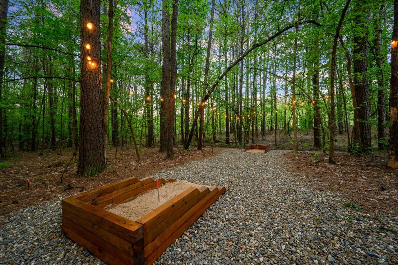 Hickory Bear - Cabin Surrounded By Pines, Sleeps 10, Hot Tub, Fire Pit, Arcade, Foosball Table & Deck Slide Брокен-Боу Экстерьер фото