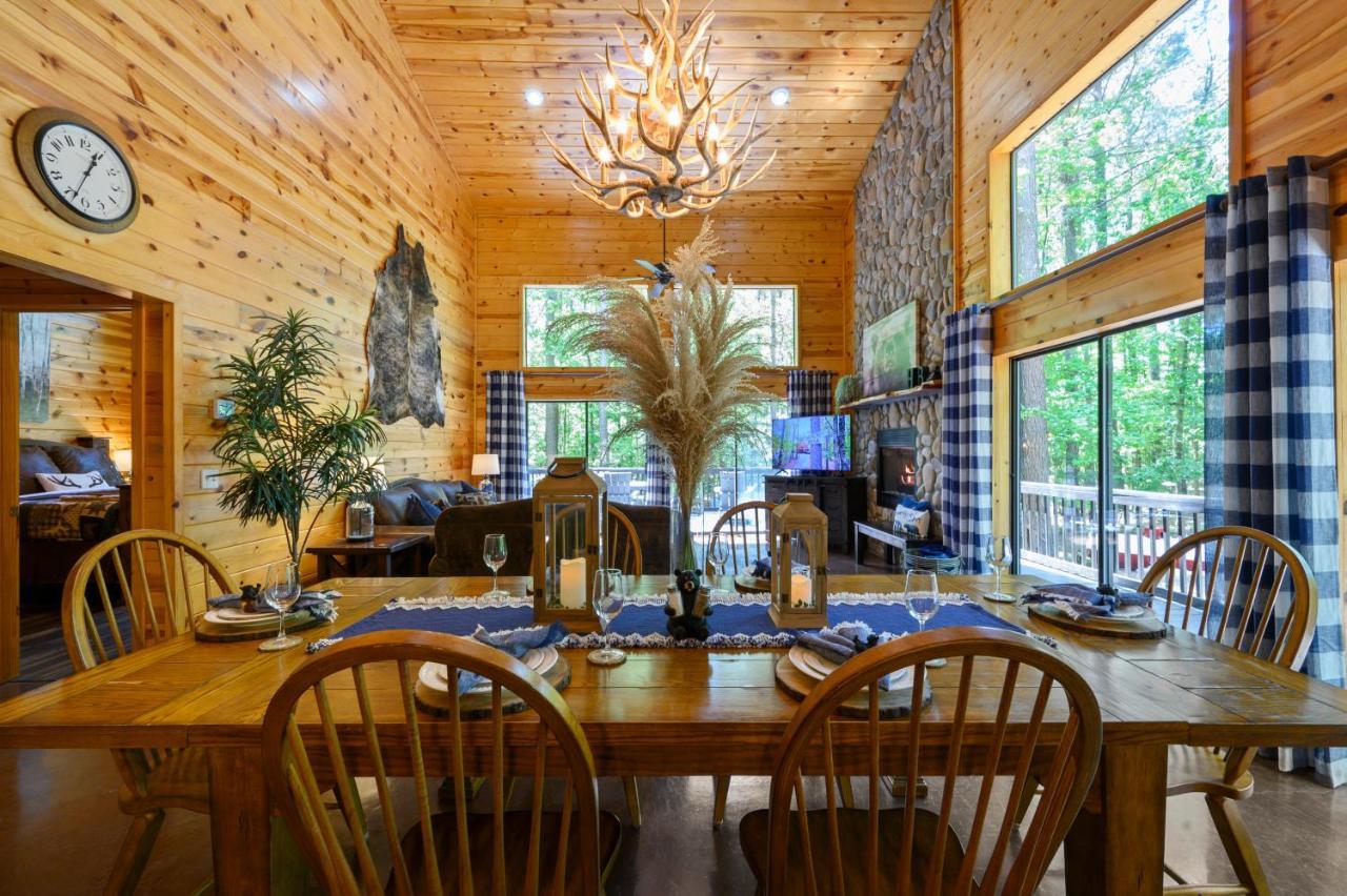 Hickory Bear - Cabin Surrounded By Pines, Sleeps 10, Hot Tub, Fire Pit, Arcade, Foosball Table & Deck Slide Брокен-Боу Экстерьер фото