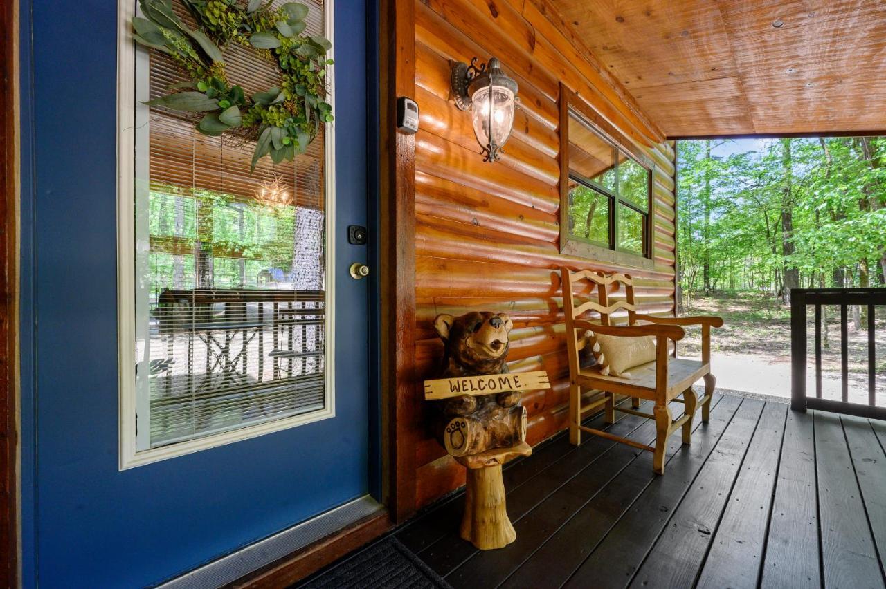Hickory Bear - Cabin Surrounded By Pines, Sleeps 10, Hot Tub, Fire Pit, Arcade, Foosball Table & Deck Slide Брокен-Боу Экстерьер фото