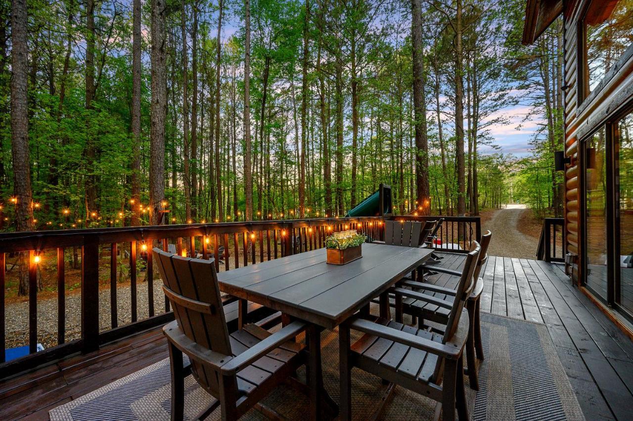 Hickory Bear - Cabin Surrounded By Pines, Sleeps 10, Hot Tub, Fire Pit, Arcade, Foosball Table & Deck Slide Брокен-Боу Экстерьер фото