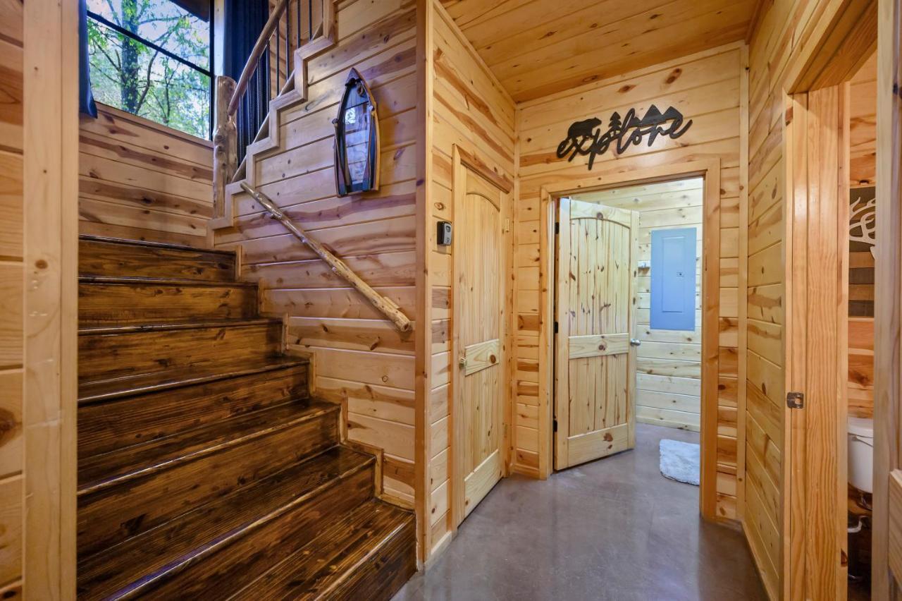 Hickory Bear - Cabin Surrounded By Pines, Sleeps 10, Hot Tub, Fire Pit, Arcade, Foosball Table & Deck Slide Брокен-Боу Экстерьер фото