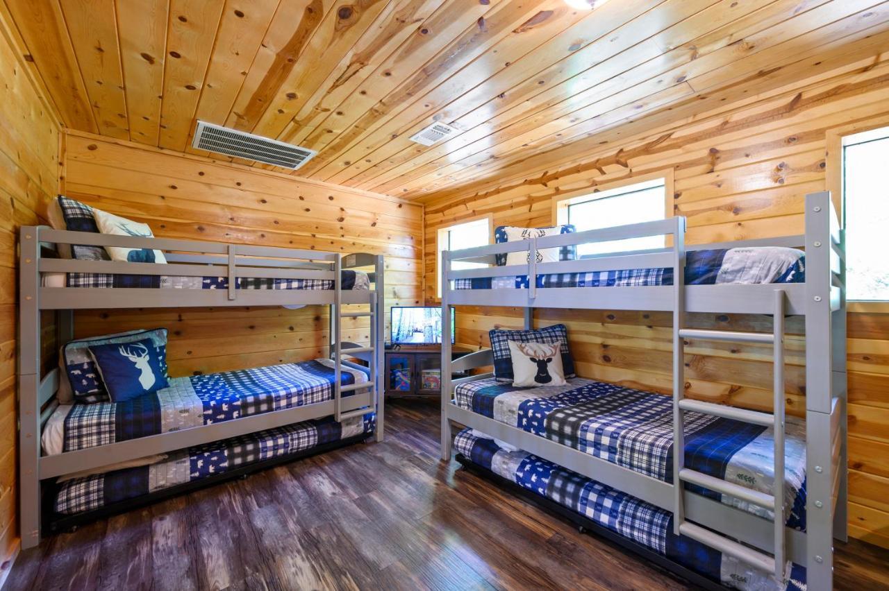 Hickory Bear - Cabin Surrounded By Pines, Sleeps 10, Hot Tub, Fire Pit, Arcade, Foosball Table & Deck Slide Брокен-Боу Экстерьер фото
