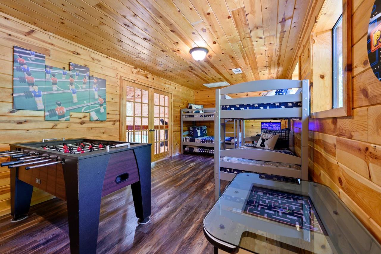 Hickory Bear - Cabin Surrounded By Pines, Sleeps 10, Hot Tub, Fire Pit, Arcade, Foosball Table & Deck Slide Брокен-Боу Экстерьер фото