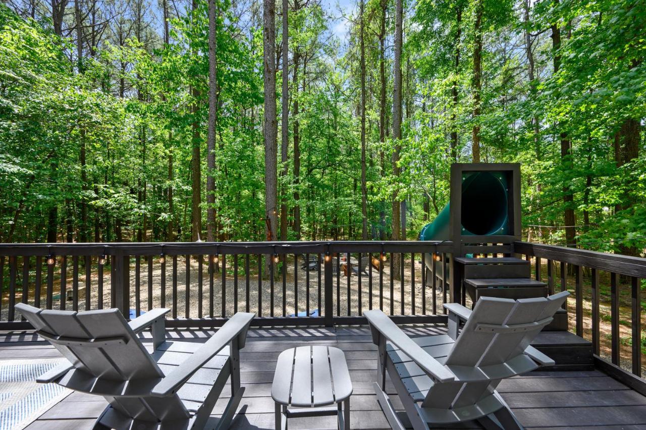 Hickory Bear - Cabin Surrounded By Pines, Sleeps 10, Hot Tub, Fire Pit, Arcade, Foosball Table & Deck Slide Брокен-Боу Экстерьер фото