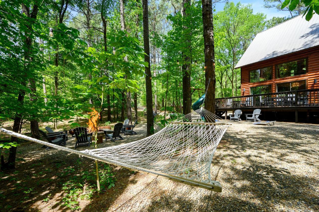 Hickory Bear - Cabin Surrounded By Pines, Sleeps 10, Hot Tub, Fire Pit, Arcade, Foosball Table & Deck Slide Брокен-Боу Экстерьер фото