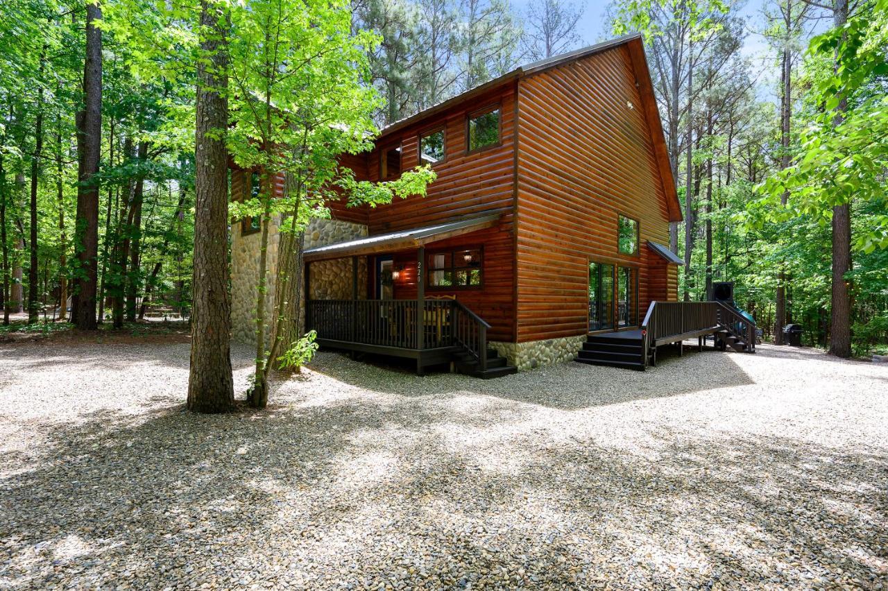 Hickory Bear - Cabin Surrounded By Pines, Sleeps 10, Hot Tub, Fire Pit, Arcade, Foosball Table & Deck Slide Брокен-Боу Экстерьер фото