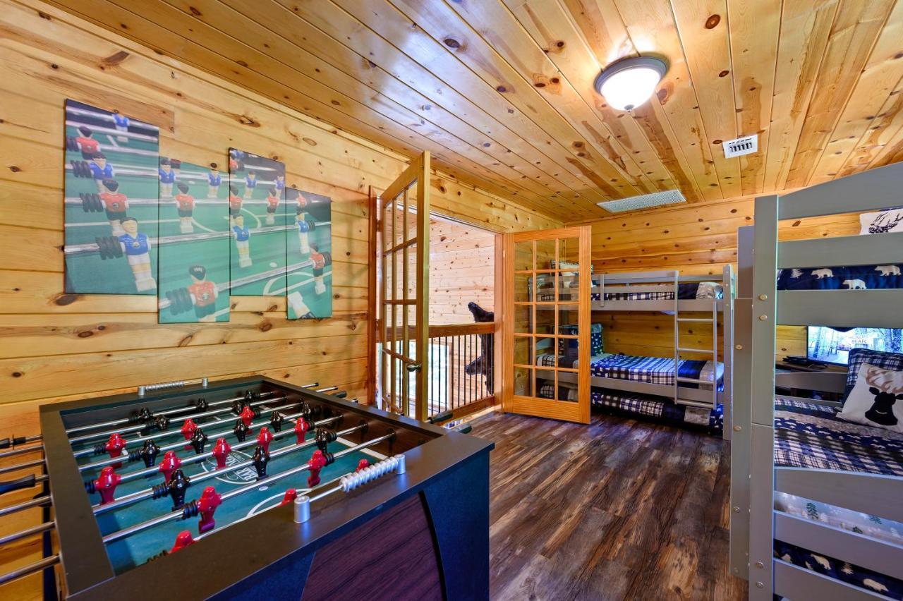 Hickory Bear - Cabin Surrounded By Pines, Sleeps 10, Hot Tub, Fire Pit, Arcade, Foosball Table & Deck Slide Брокен-Боу Экстерьер фото