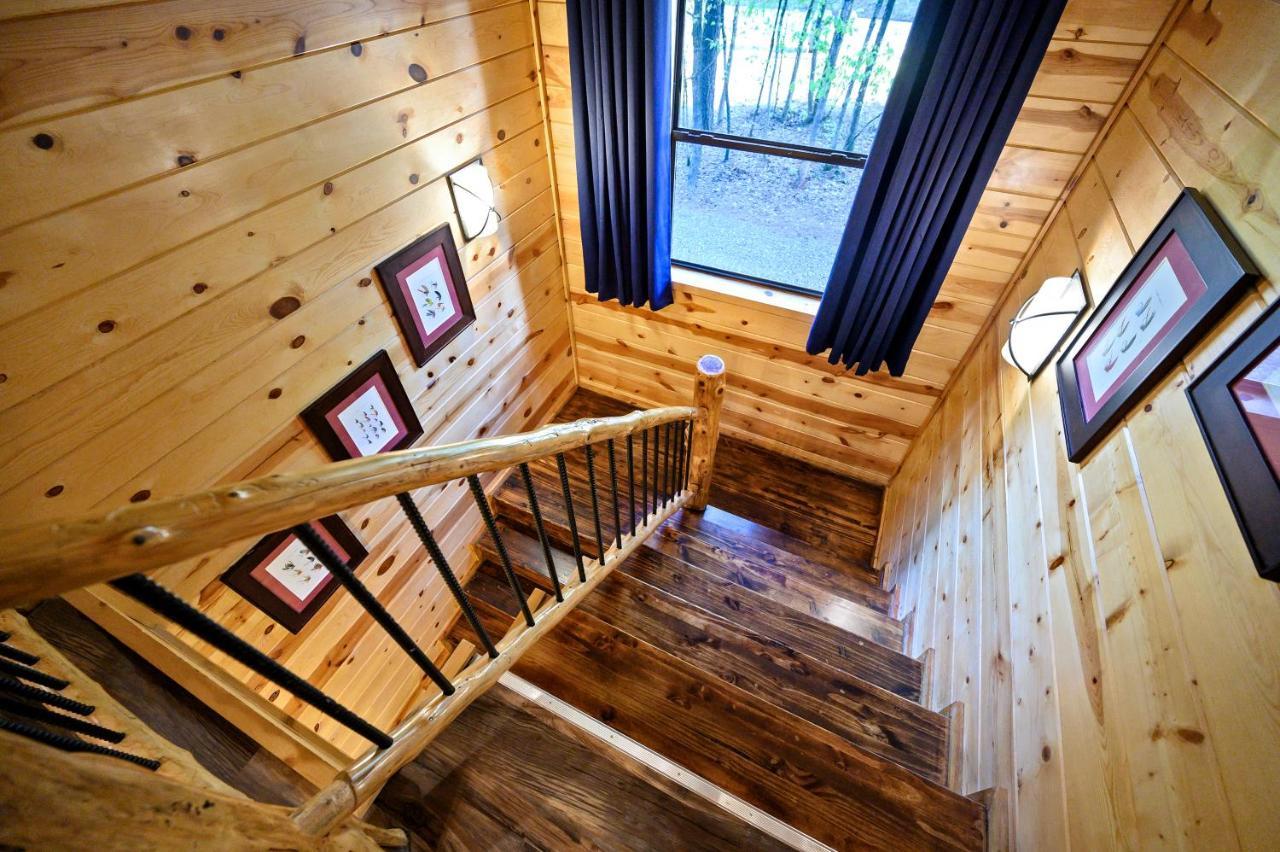 Hickory Bear - Cabin Surrounded By Pines, Sleeps 10, Hot Tub, Fire Pit, Arcade, Foosball Table & Deck Slide Брокен-Боу Экстерьер фото