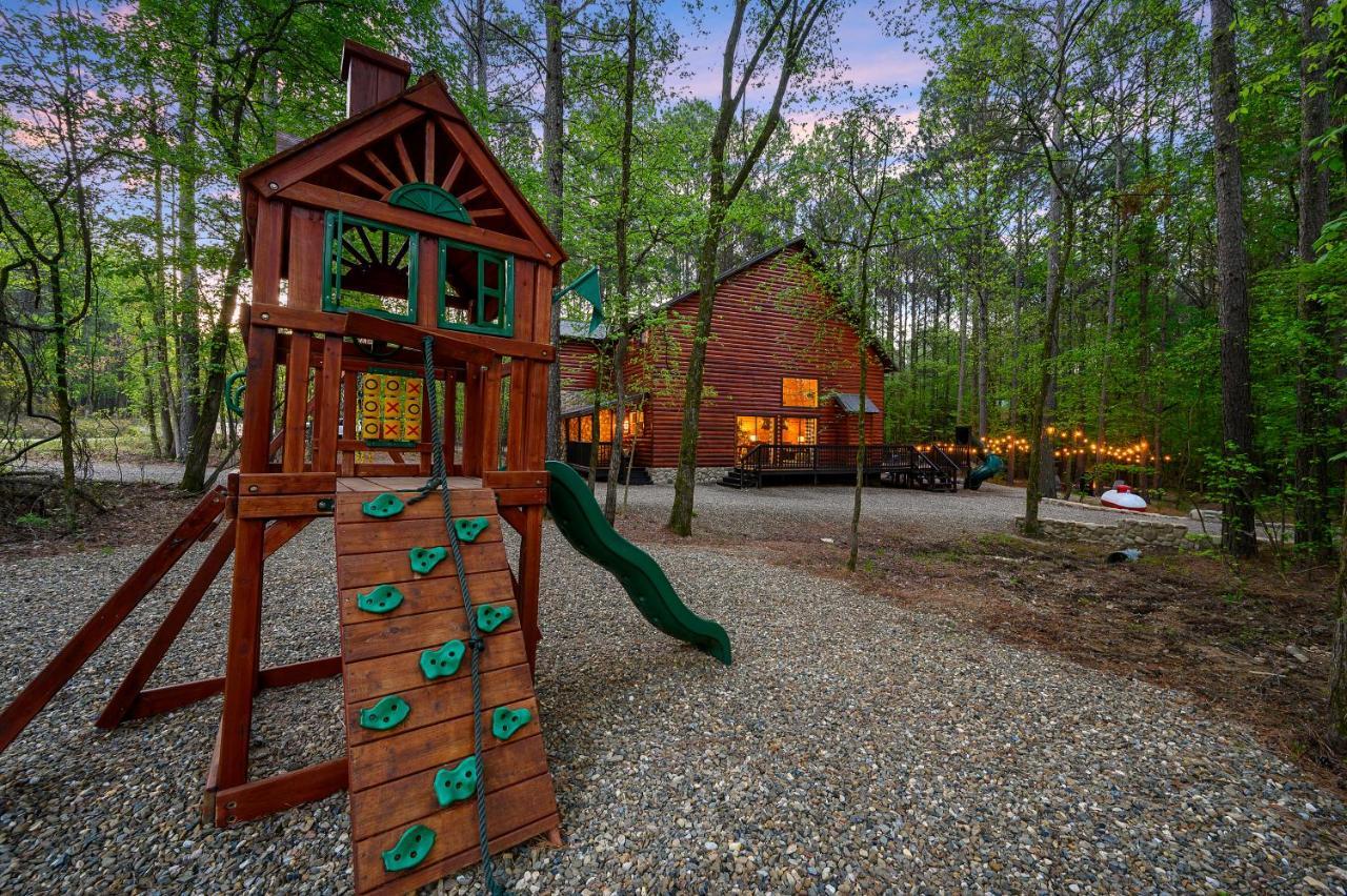 Hickory Bear - Cabin Surrounded By Pines, Sleeps 10, Hot Tub, Fire Pit, Arcade, Foosball Table & Deck Slide Брокен-Боу Экстерьер фото