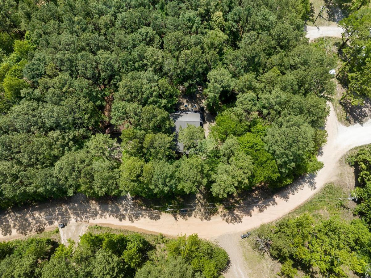 Hickory Bear - Cabin Surrounded By Pines, Sleeps 10, Hot Tub, Fire Pit, Arcade, Foosball Table & Deck Slide Брокен-Боу Экстерьер фото