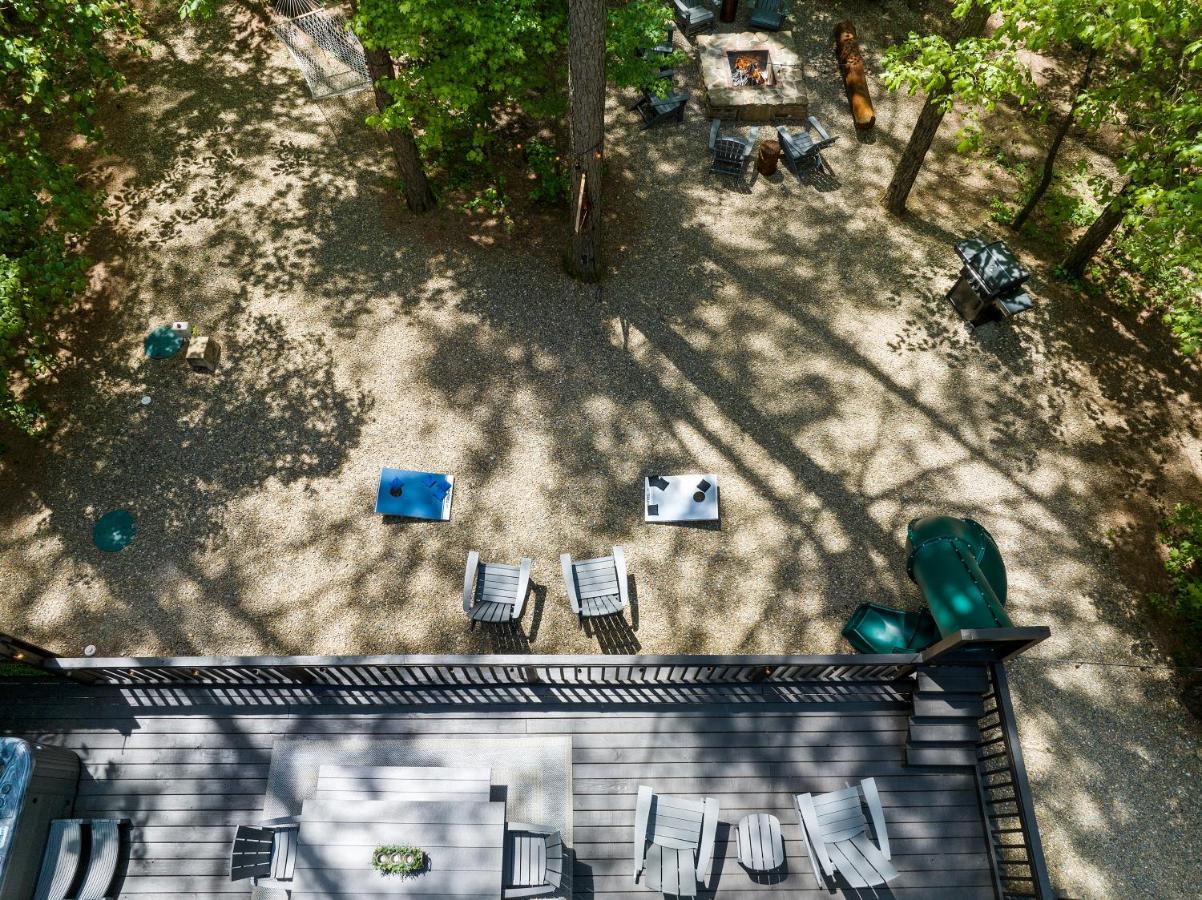 Hickory Bear - Cabin Surrounded By Pines, Sleeps 10, Hot Tub, Fire Pit, Arcade, Foosball Table & Deck Slide Брокен-Боу Экстерьер фото