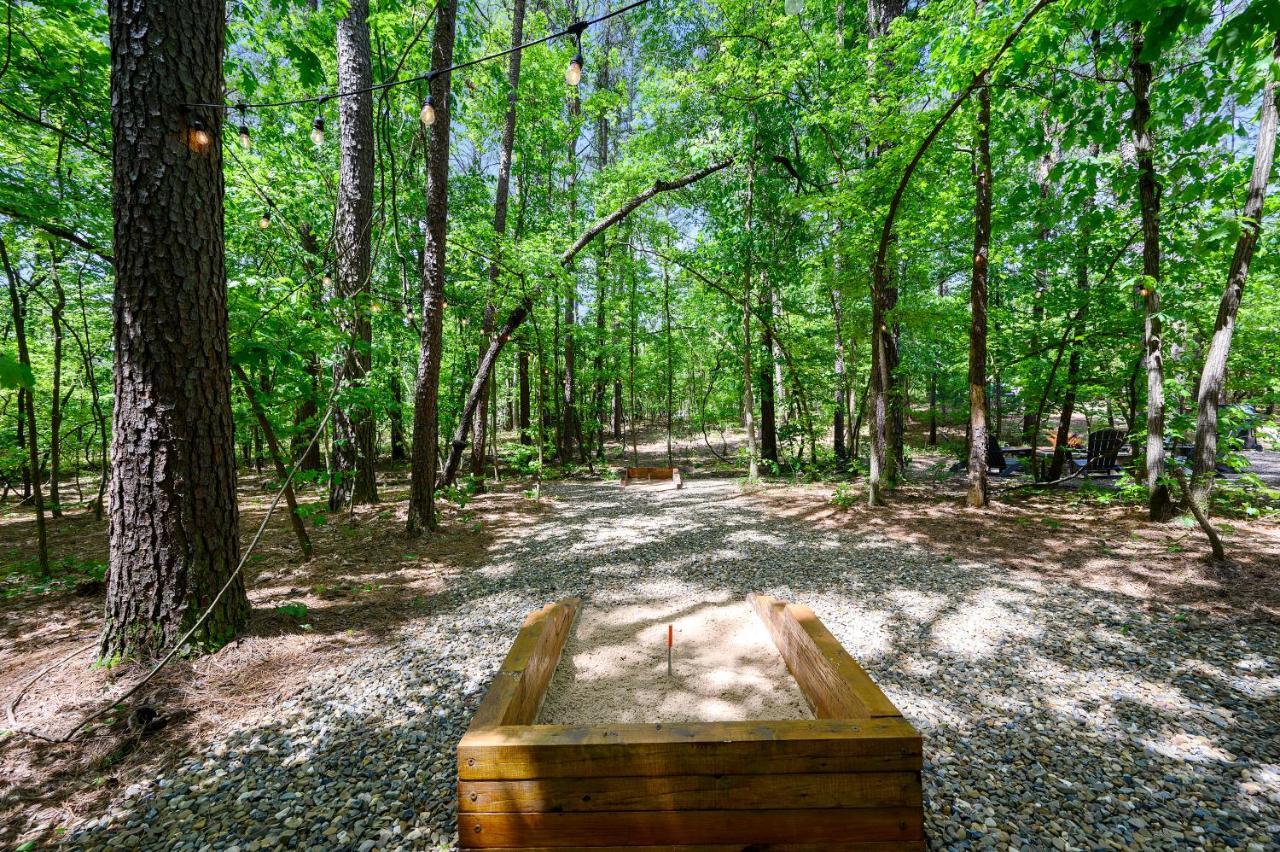 Hickory Bear - Cabin Surrounded By Pines, Sleeps 10, Hot Tub, Fire Pit, Arcade, Foosball Table & Deck Slide Брокен-Боу Экстерьер фото