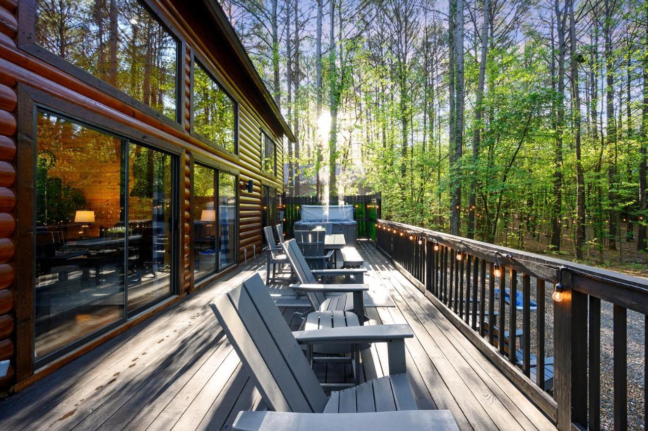 Hickory Bear - Cabin Surrounded By Pines, Sleeps 10, Hot Tub, Fire Pit, Arcade, Foosball Table & Deck Slide Брокен-Боу Экстерьер фото